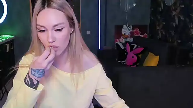 Blckmirrorr online show from November 28, 2025, 1:14 pm