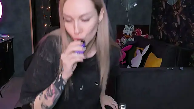 Blckmirrorr online show from December 18, 2025, 8:42 am