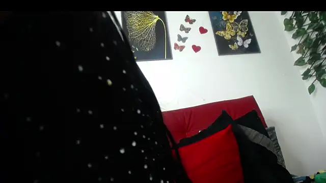 Snapshot of luzcastillo07 chatting on February 10, 2025, 8:31 am luzcastillo07 online show from February 10, 2025, 8:31 am