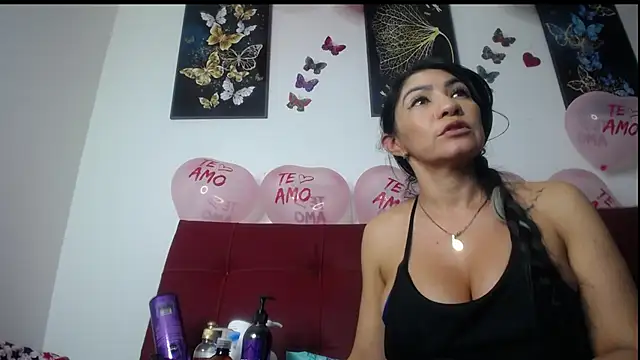 Snapshot of luzcastillo07 chatting on February 19, 2025, 12:03 am luzcastillo07 online show from February 19, 2025, 12:03 am