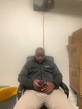 Snapshot of africandickxxl chatting on October 31, 2025, 1:01 pm africandickxxl online show from October 31, 2025, 1:01 pm