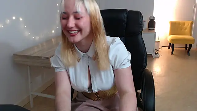 Snapshot of Crystal-dreamt chatting on September 14, 2025, 8:46 am Crystal-dreamt online show from September 14, 2025, 8:46 am