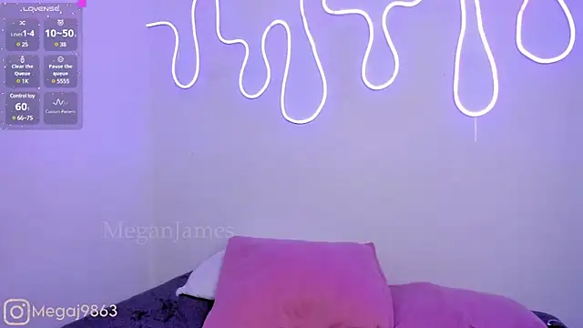 meganjames1 online show from January 16, 2025, 12:31 pm
