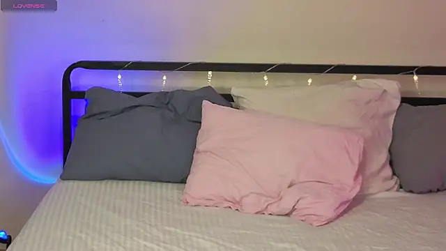 sinthiaroze online show from November 22, 2025, 5:23 pm