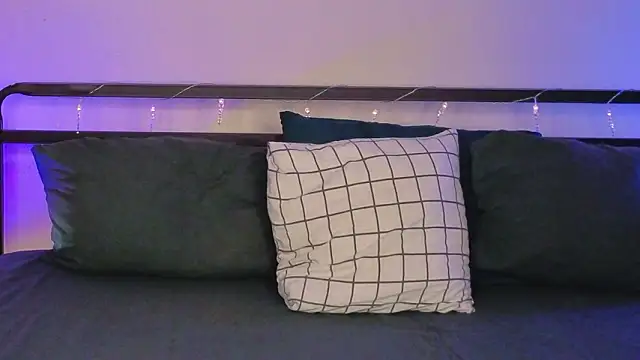 sinthiaroze online show from February 10, 2026, 4:44 pm