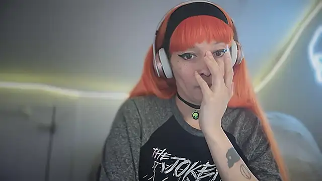 Snapshot of FRRANNKIE chatting on October 12, 2025, 2:10 am FRRANNKIE online show from October 12, 2025, 2:10 am