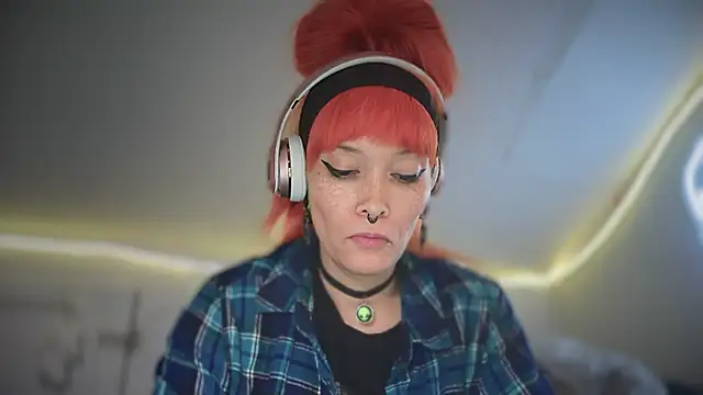 Snapshot of FRRANNKIE chatting on October 17, 2025, 5:48 pm FRRANNKIE online show from October 17, 2025, 5:48 pm