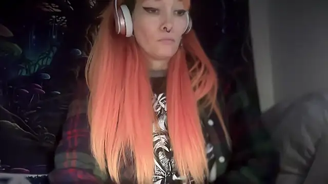 FRRANNKIE online show from December 17, 2025, 2:23 pm