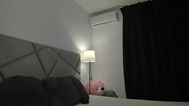 BlueEyesLexy online show from April 24, 2026, 5:43 am