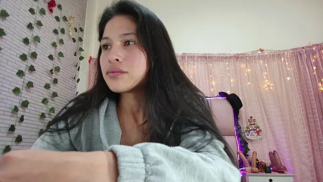 janarivera online show from December 12, 2024, 5:15 pm
