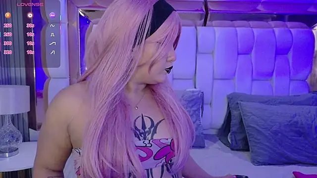 valkiria moore online show from November 1, 2025, 7:49 pm