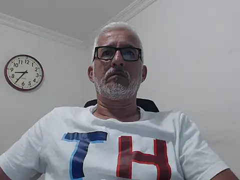 cenizo10124 online show from September 29, 2025, 1:33 am