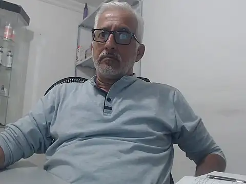 cenizo10124 online show from October 21, 2025, 2:18 pm