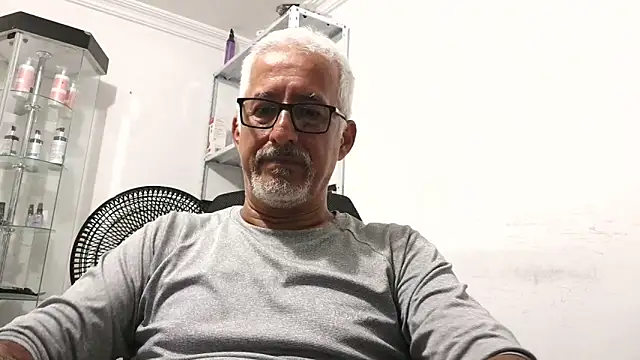 cenizo10124 online show from November 11, 2025, 9:48 pm