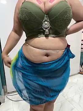 Snapshot of Sexybomb33 chatting on October 24, 2025, 8:22 am Sexybomb33 online show from October 24, 2025, 8:22 am