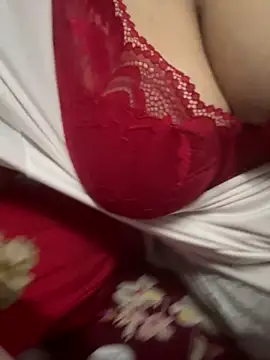 Snapshot of Sexybomb33 chatting on October 25, 2025, 12:45 pm Sexybomb33 online show from October 25, 2025, 12:45 pm