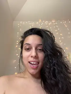 Natur4lBeautyb33 online show from January 10, 2025, 9:42 pm