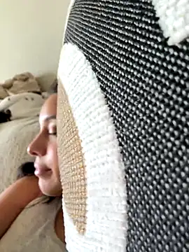 Natur4lBeautyb33 online show from October 21, 2025, 8:53 pm