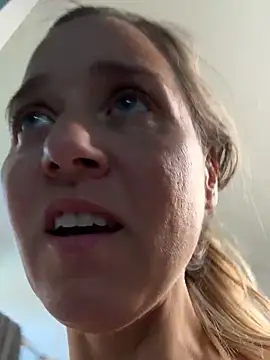 Snapshot of SkyelarSommer chatting on September 29, 2025, 1:38 pm SkyelarSommer online show from September 29, 2025, 1:38 pm