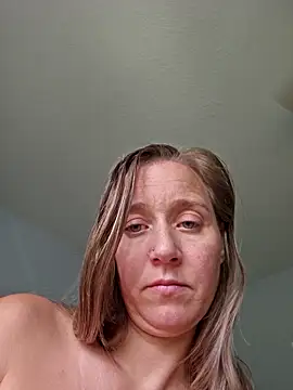 Snapshot of SkyelarSommer chatting on October 17, 2025, 3:36 pm SkyelarSommer online show from October 17, 2025, 3:36 pm