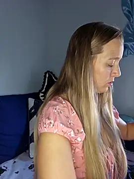 Snapshot of SkyelarSommer chatting on October 29, 2025, 4:09 pm SkyelarSommer online show from October 29, 2025, 4:09 pm