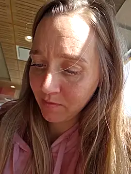 SkyelarSommer online show from February 3, 2026, 2:44 pm