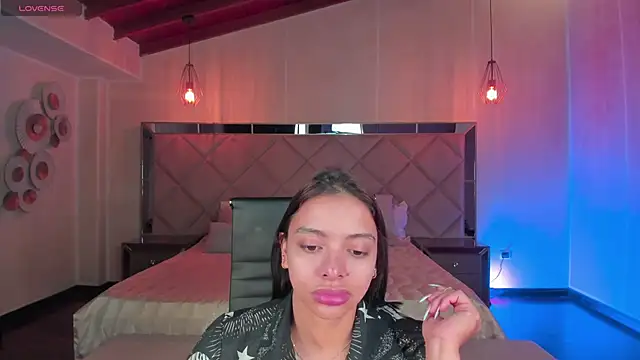 Snapshot of MaraRicci chatting on February 8, 2025, 2:36 am MaraRicci online show from February 8, 2025, 2:36 am