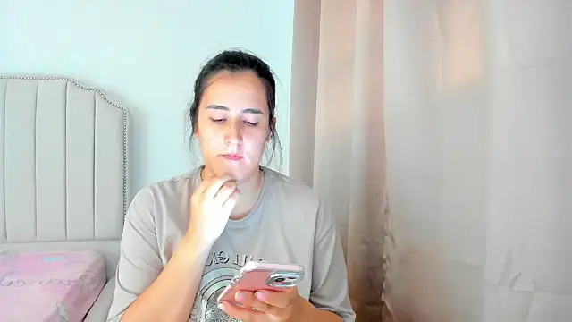 Snapshot of Hanna86 chatting on September 18, 2025, 2:19 pm Hanna86 online show from September 18, 2025, 2:19 pm