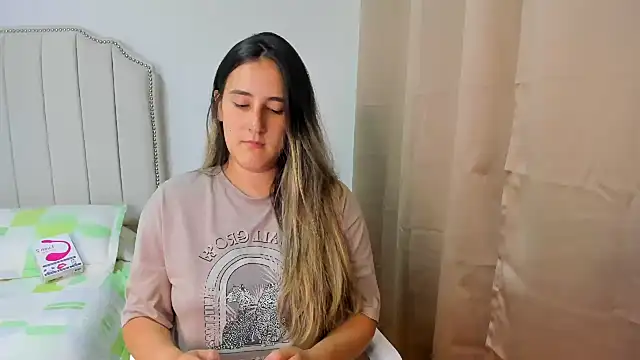 Snapshot of Hanna86 chatting on September 22, 2025, 11:29 pm Hanna86 online show from September 22, 2025, 11:29 pm