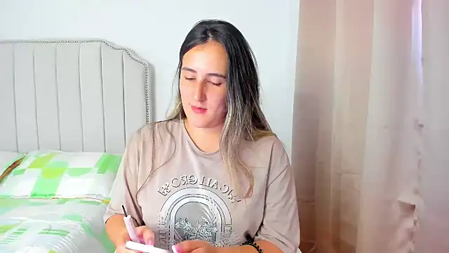 Snapshot of Hanna86 chatting on September 23, 2025, 7:17 pm Hanna86 online show from September 23, 2025, 7:17 pm