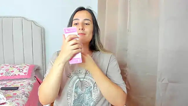 Snapshot of Hanna86 chatting on October 7, 2025, 8:39 pm Hanna86 online show from October 7, 2025, 8:39 pm