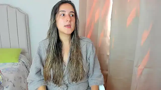 Snapshot of Hanna86 chatting on October 21, 2025, 3:57 pm Hanna86 online show from October 21, 2025, 3:57 pm