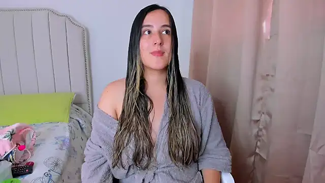 Snapshot of Hanna86 chatting on October 28, 2025, 5:26 pm Hanna86 online show from October 28, 2025, 5:26 pm