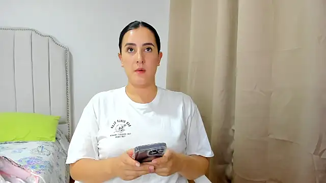 Snapshot of Hanna86 chatting on October 30, 2025, 12:34 am Hanna86 online show from October 30, 2025, 12:34 am