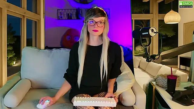 Kittychatte online show from October 7, 2025, 8:06 pm