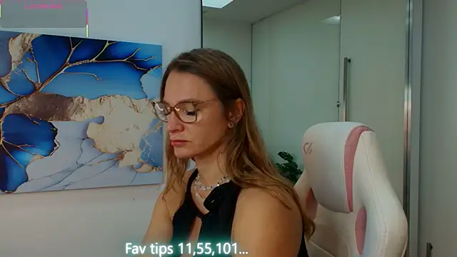 Snapshot of Milf_Tea chatting on June 24, 2026, 9:41 am Milf Tea online show from June 24, 2026, 9:41 am