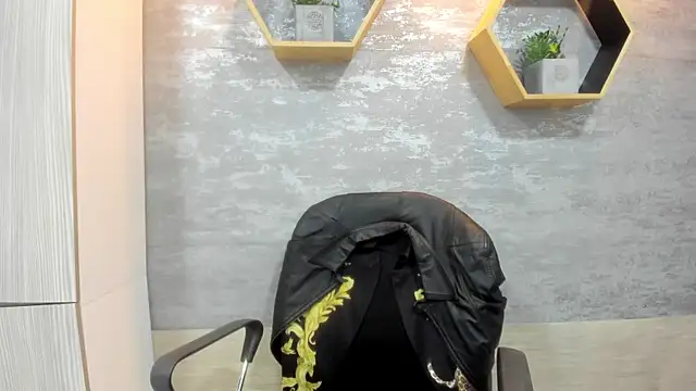 Mhelanny2 online show from April 26, 2026, 5:05 am