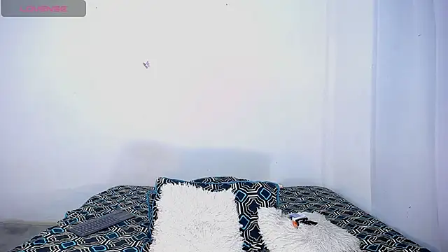 MIA luxce29 online show from May 8, 2026, 2:17 am