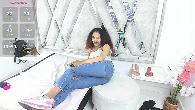 StefanyMiler online show from December 17, 2024, 6:56 am