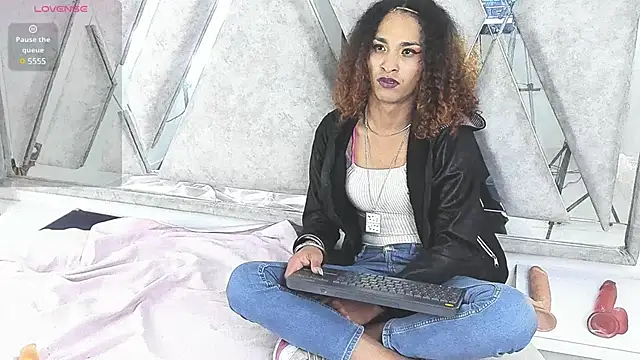 StefanyMiler online show from December 17, 2024, 10:01 am