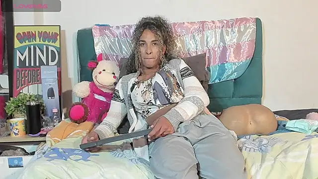 Snapshot of StefanyMiler chatting on June 19, 2026, 9:51 pm StefanyMiler online show from June 19, 2026, 9:51 pm