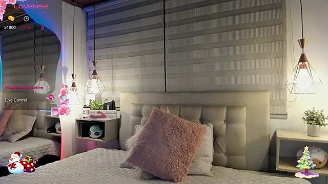 cristal  hot 1 online show from November 25, 2025, 4:56 am