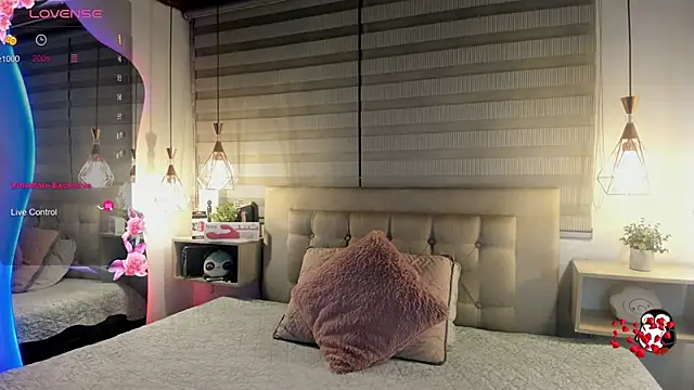 cristal  hot 1 online show from May 4, 2026, 5:03 am