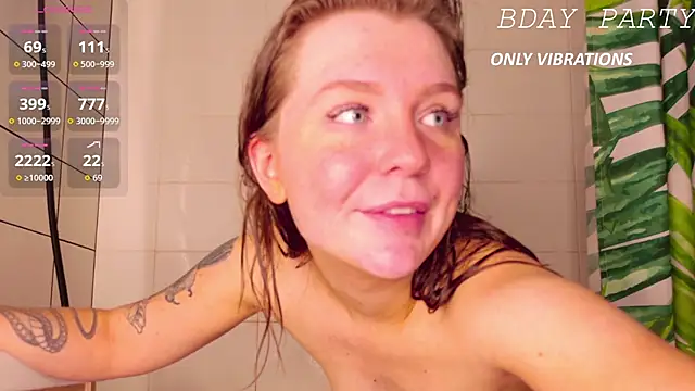 Snapshot of yourlovelyjul chatting on May 18, 2026, 8:25 pm yourlovelyjul online show from May 18, 2026, 8:25 pm