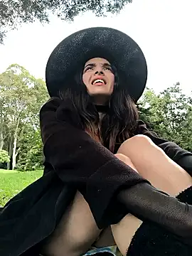 Snapshot of Sam_Sara chatting on October 31, 2025, 7:59 pm Sam Sara online show from October 31, 2025, 7:59 pm