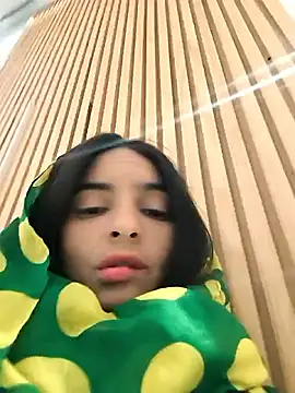 Snapshot of Sam_Sara chatting on December 17, 2025, 9:21 pm Sam Sara online show from December 17, 2025, 9:21 pm