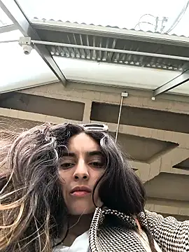 Snapshot of Sam_Sara chatting on February 5, 2026, 4:22 pm Sam Sara online show from February 5, 2026, 4:22 pm