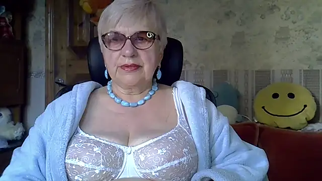 SweetCherry27 online show from April 22, 2026, 4:04 am