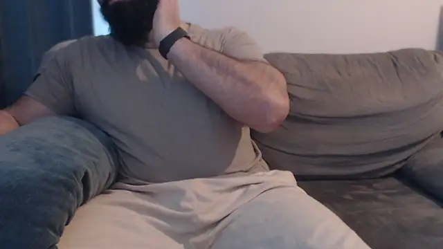 hugemachohandsome online show from February 11, 2026, 8:19 am