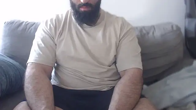 hugemachohandsome online show from April 26, 2026, 5:49 am